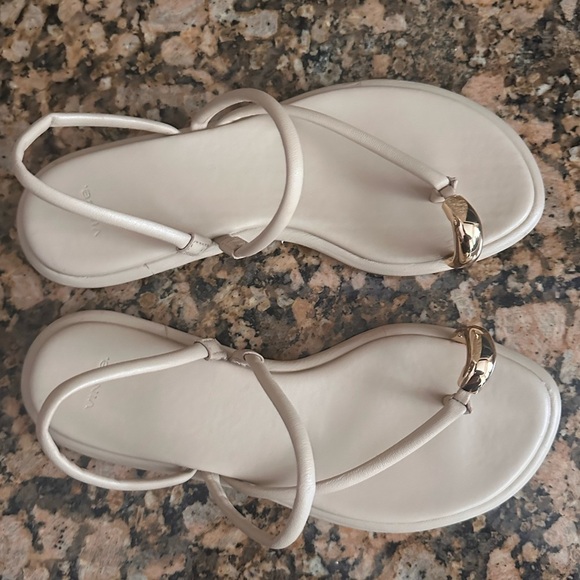 Vince Lucila Sandal - Picture 8 of 10